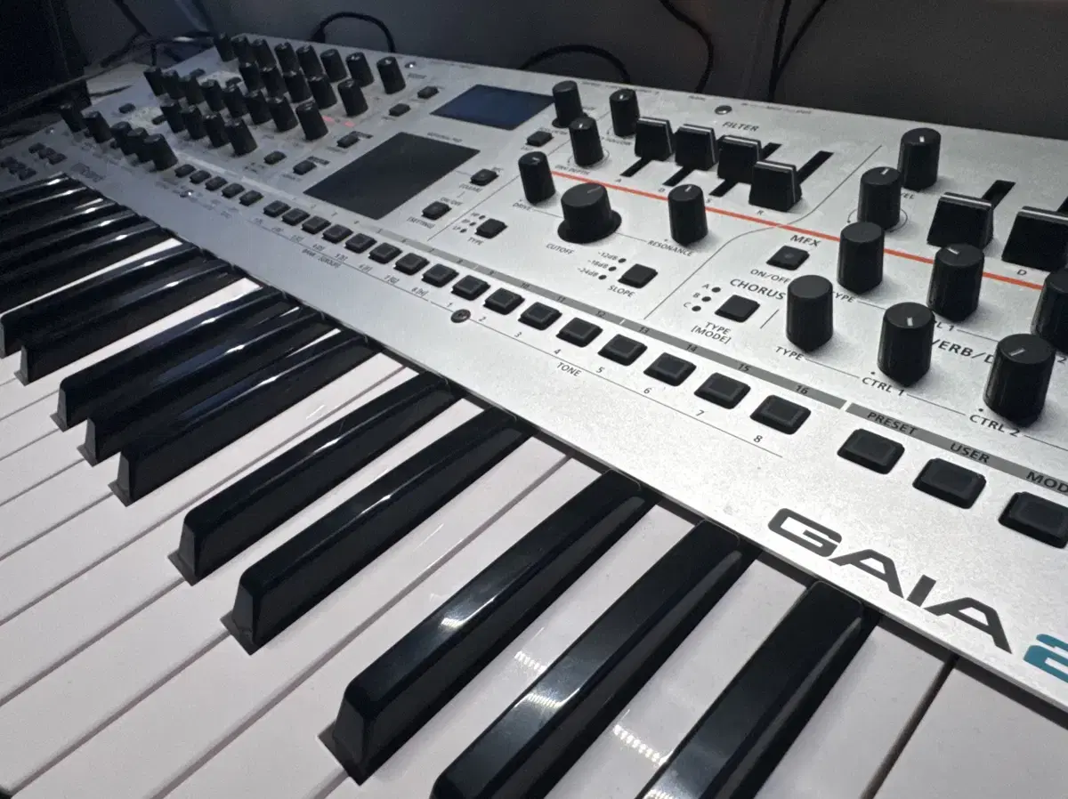 Roland Gaia2 신디사이저